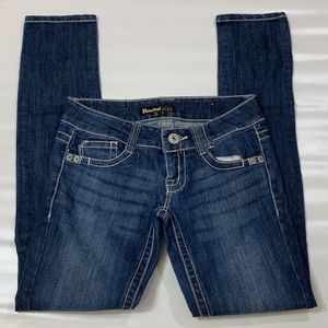 Rewind dark washed jeans low rice size 3 Juniors